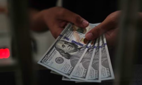 Dólar em Alta: Boletim Focus Projeta Cotação a R$ 5,55 para o Fim de 2024